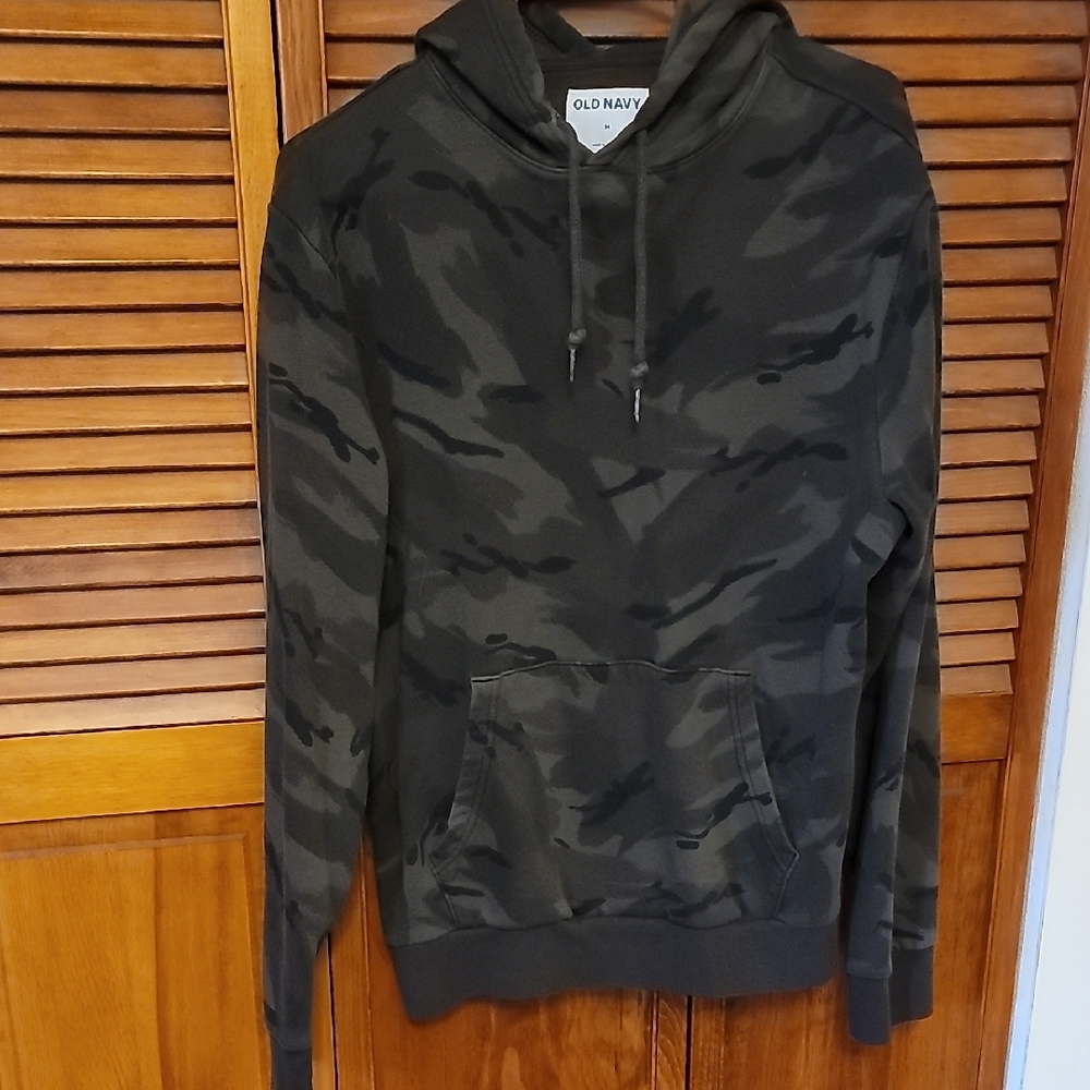 Old Navy Men's Camouflage Hoodie - Black and Green